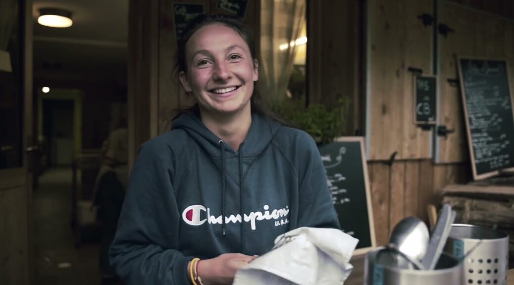 découvrez le refuge du cuchet en savoie : un havre insolite où liberté, aventure et loups coexistent !